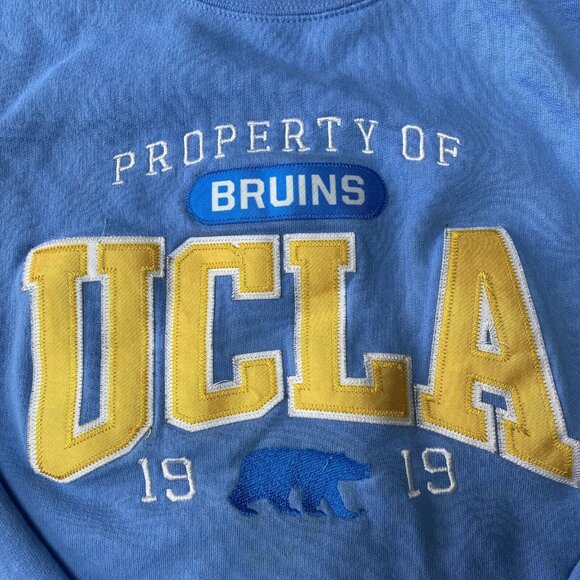 Vtg Champion UCLA Bruins Crewneck Sweatshirt Size Medium Embroidered Blue - Picture 2 of 7
